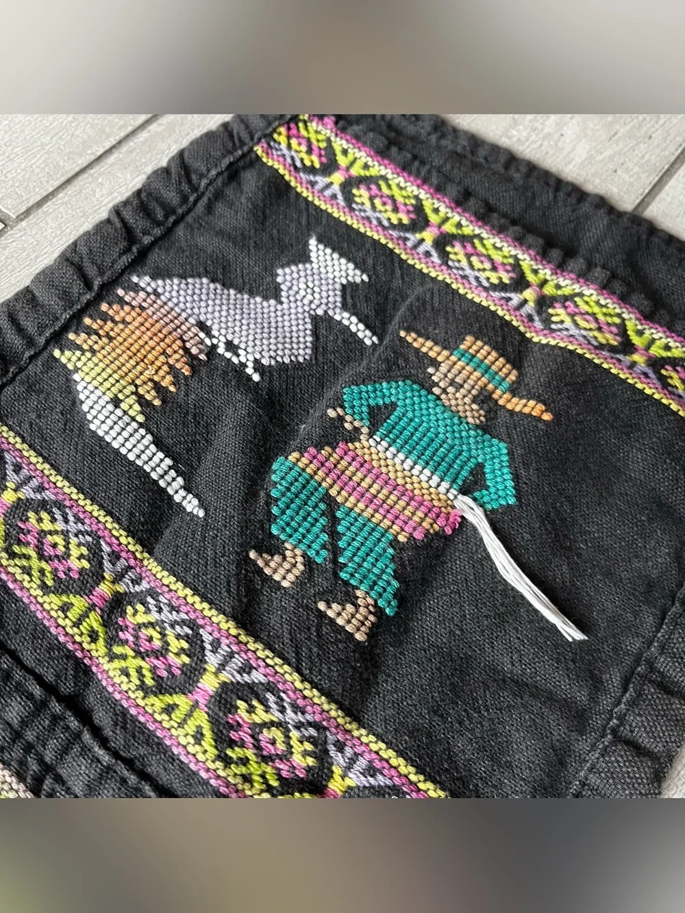 Vtg 70's‎ South American Dancers Hand Embroidered Apron Black Cotton Tie Back